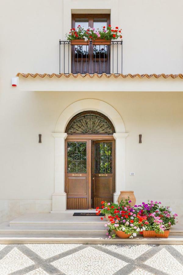 Villa Raphael Avola Extérieur photo